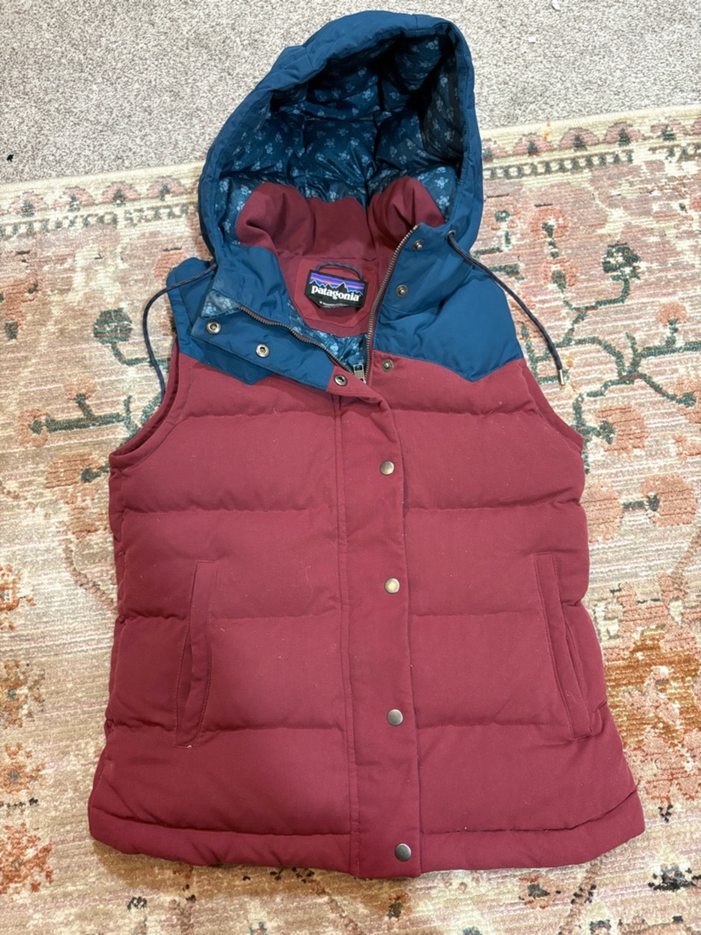 Women's Patagonia Bivy Down Burgundy Vest with Navy Floral Lining - Picture 3 of 8